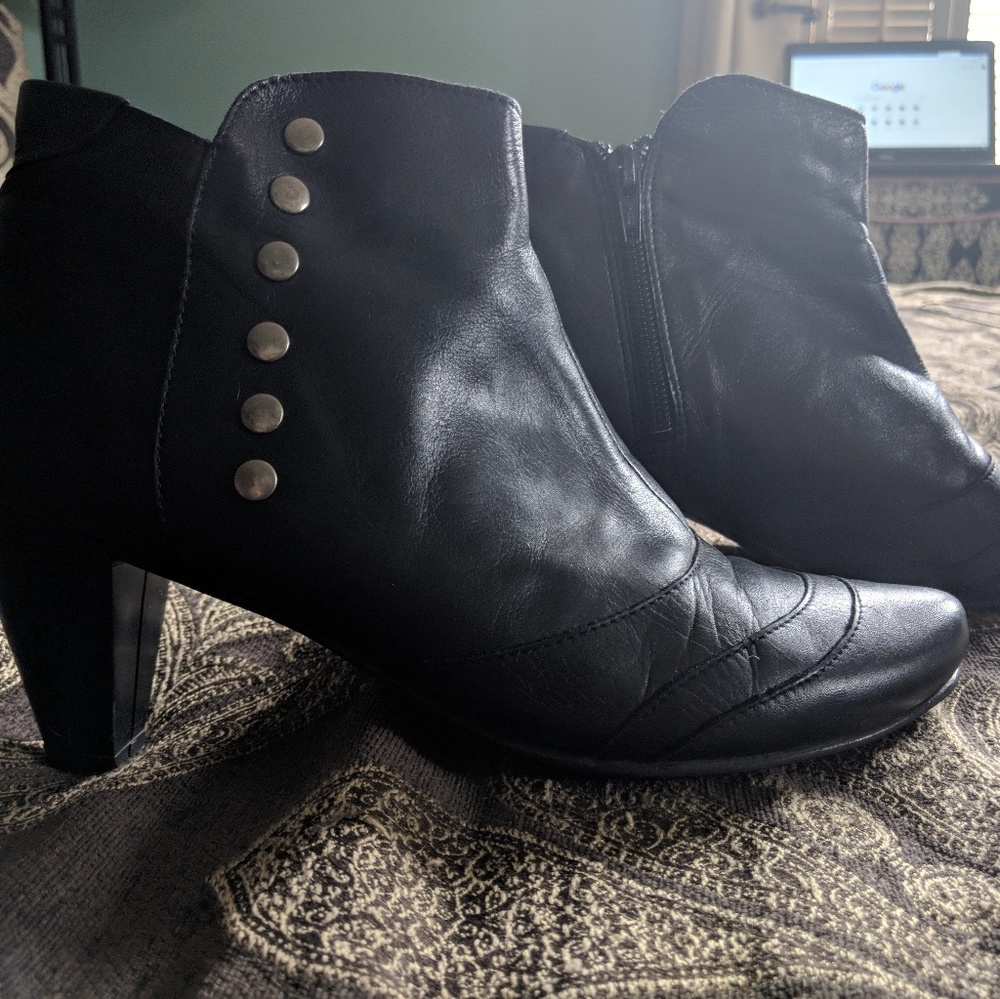 Eric Michael Black leather booties